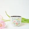 waxinelichthouder of espresso kopje met bloemen illustratie