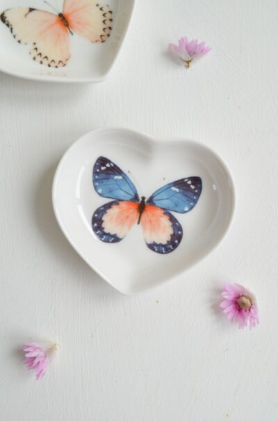 mini schaaltje blauw roze vlindertje in hart vorm