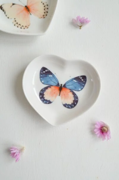 mini schaaltje blauw roze vlindertje in hart vorm