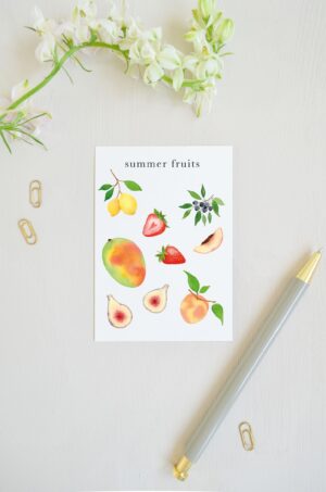 zomerse ansichtkaart met zomer fruit in aquarel en tekst 'summer fruit'