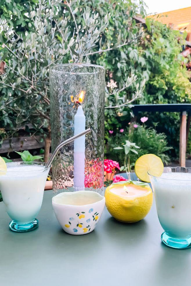 zomerse waxinelichtjes houder met citroenen en bloemetjes geschilderd met aquarel